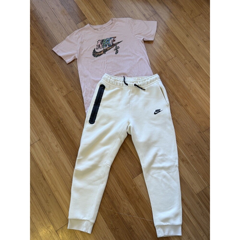 Nike Tech Fleece Jogger & T-Shirt Bundle – Youth Size Large (11–12 Years)